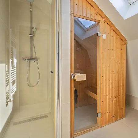 With Sauna * إغموند آن دن هوف